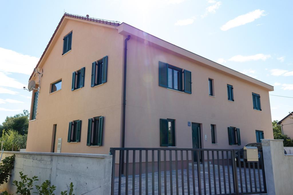 Apartments Dujic Tribunj  Ruang foto