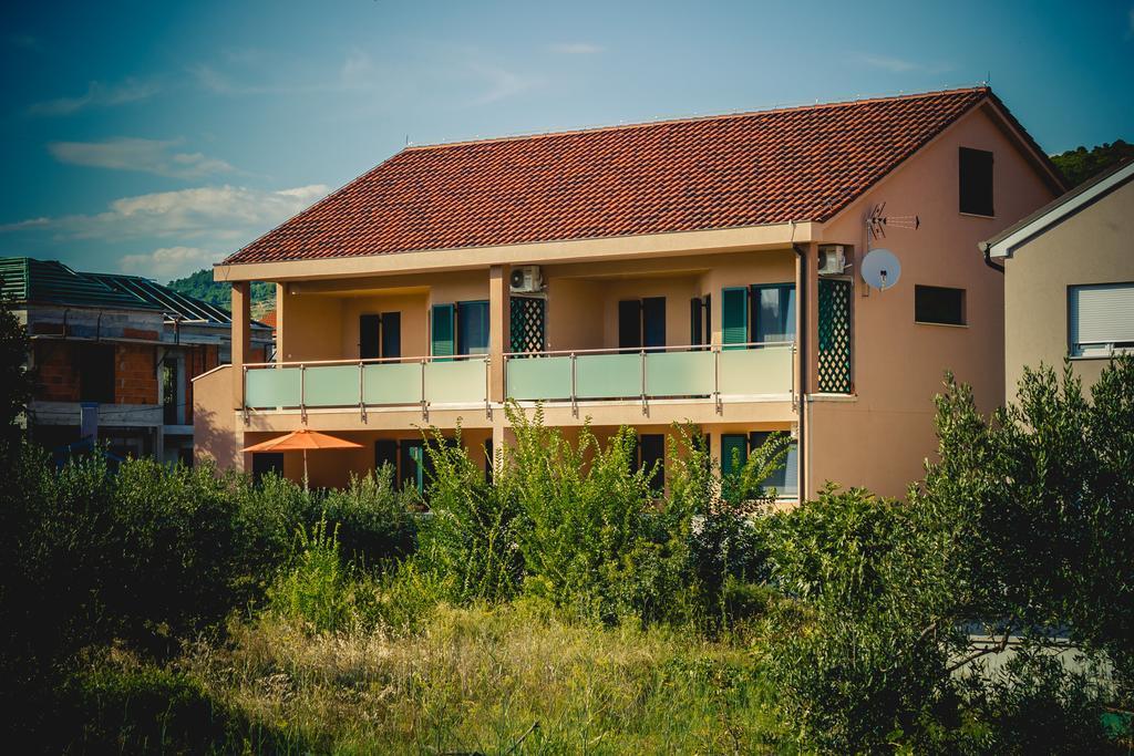 Apartments Dujic Tribunj  Ruang foto